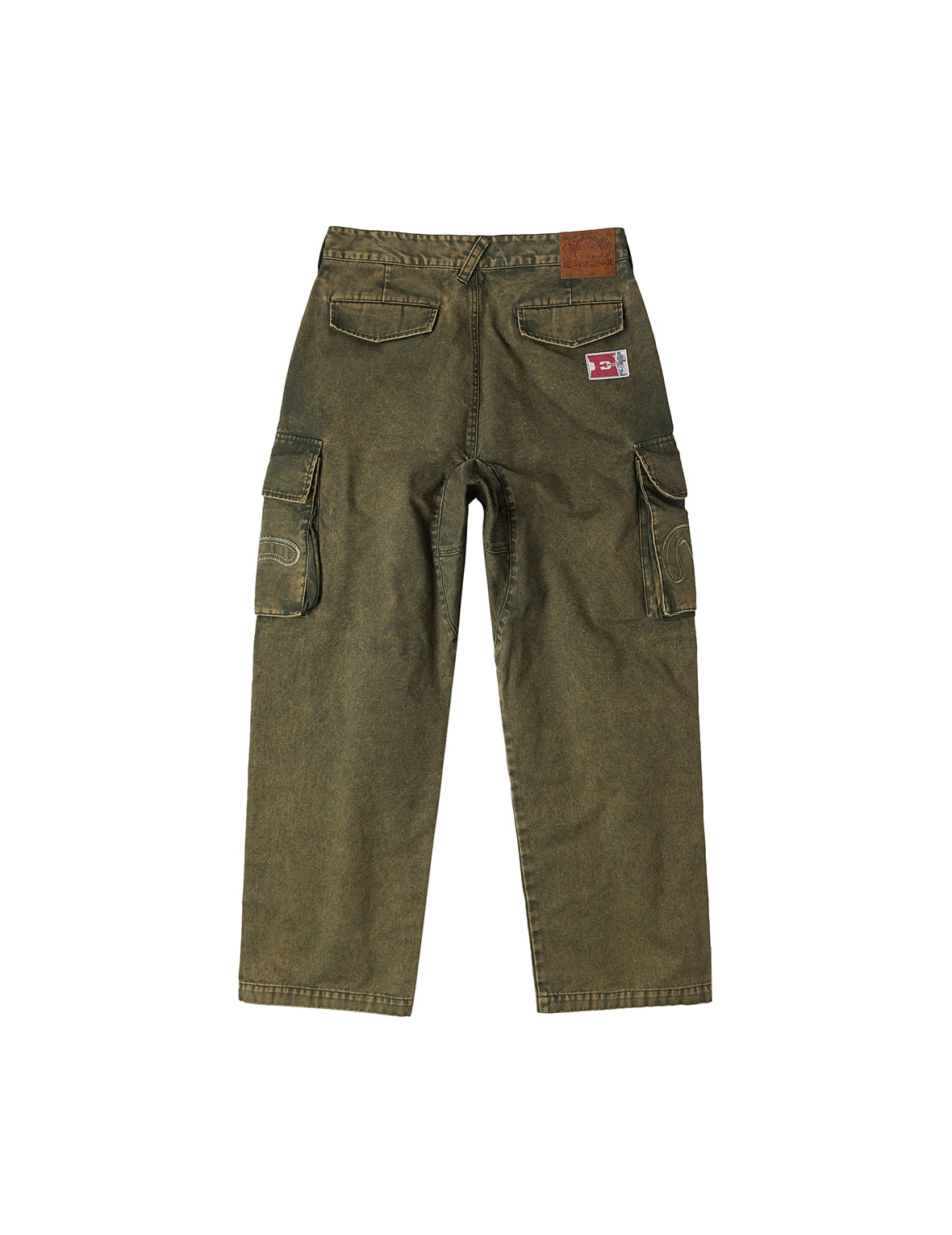 破損海鷗貼布繡與多口袋寬版工裝褲